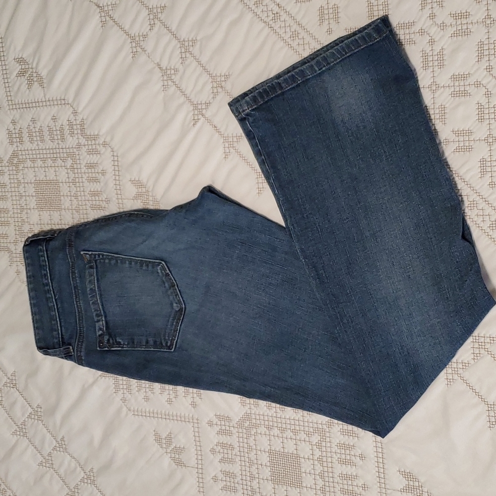 LOFT Curvy bootcut jeans, size 6/28